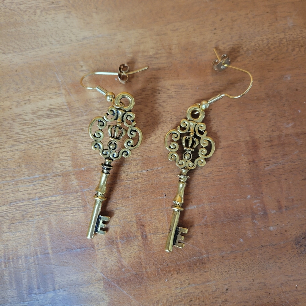 Earrings & Necklace. Skelton Key & Safety Pins Necklace